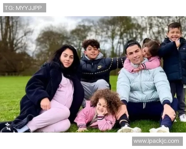 足球明星心碎之痛儿子不幸夭折家庭悲剧引发社会关注